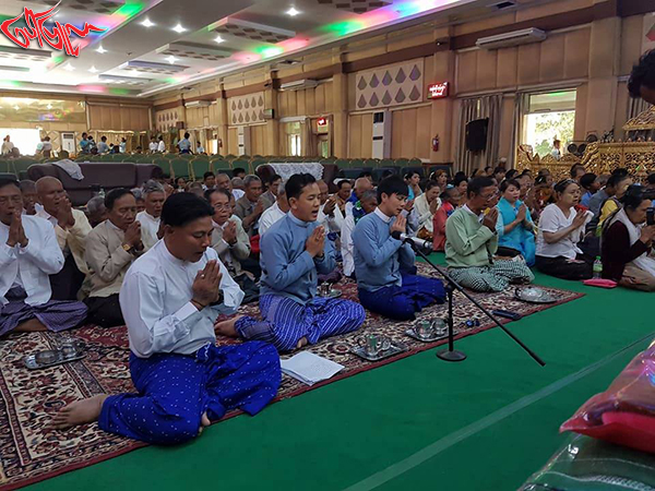 ယခင္ႏွစ္မ်ားထက္ ပိုမုိစည္ကားခဲ့တဲ့ မေကြးတုိင္းေဒသၾကီး သဘင္သက္ႀကီး ပူေဇာ္ကန္ေတာ့ပြဲ