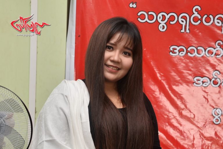 အဆိုေတာ္ မေနာနဲ႔ သီခ်င္း ၂ ပုဒ္အတူတူ သီဆိုထားတဲ့ အဆိုေတာ္ ဗီဗာဟိန္း