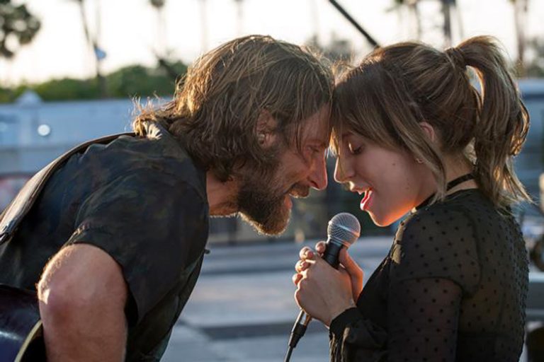 A Star Is Born ဇာတ္ကား အစမ္းျပပြဲ ကို တက္ေရာက္ခဲ့တဲ့ ဘရက္ဒေလကူးပါး နဲ႔ ေလဒီဂါဂါ