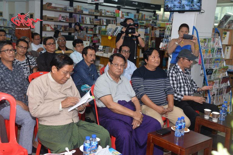 ‘ျမန္မာ့႐ုပ္ရွင္ နည္းပညာတိုးတက္ေရး’ အတြက္ ဒါ႐ိုက္တာ ေမာင္ေဗဒါ ၏ စာအုပ္