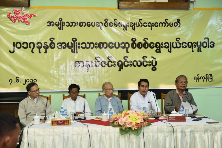 အမ်ဳိးသားစာေပဆု စိစစ္ေရြးခ်ယ္ေရး ေကာ္မတီရဲ႕ကဗ်ာဆုတစ္ဆုေပးျခင္းအေပၚ သူတို႔ရဲ႕ အျမင္