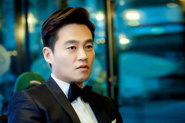 မင္းသား Lee Seo Jin နဲ႔ အ င္ တ ာ ဗ် ဴ း ခ ဏ တ ာ