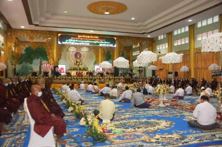 သာသနတက္ကသီလဓမ္မပါရဂူ, Ph.D(Buddhism) ဘွဲ့ရသံဃာတော်တစ်ပါးအပါအဝင် ဘွဲ့ရသံဃာ တော် ၁၁၂ ပါးကိုဘွဲ့တံဆိပ်တော်တွေပေးအပ်