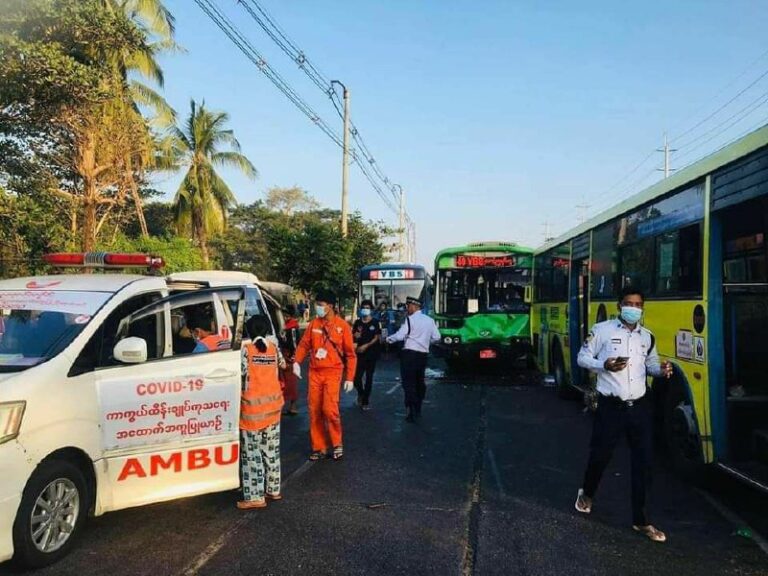 လှိုင်မြို့နယ် သီရိမင်္ဂလာစျေးရှေ့တွင် ကားလေးစီးတိုက် ထိခိုက်ဒဏ်ရာရသူများရှိ