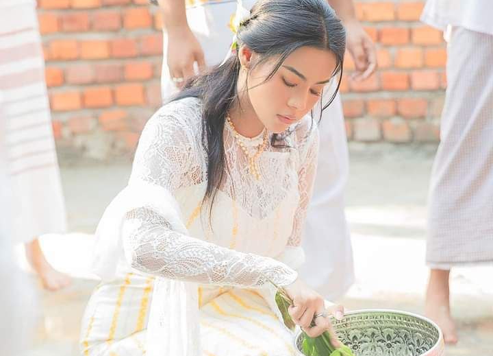 “ဆွေတော်မျိုးစုံ နဂါးရုံ” ဘုရားတည်ဖို့အတွက် မတည်အလှူငွေအနေနဲ့ အလှူငွေ သိန်း၁၀၀ လှူဒါန်းခဲ့တဲ့ ရှင်ယွန်းမြတ်