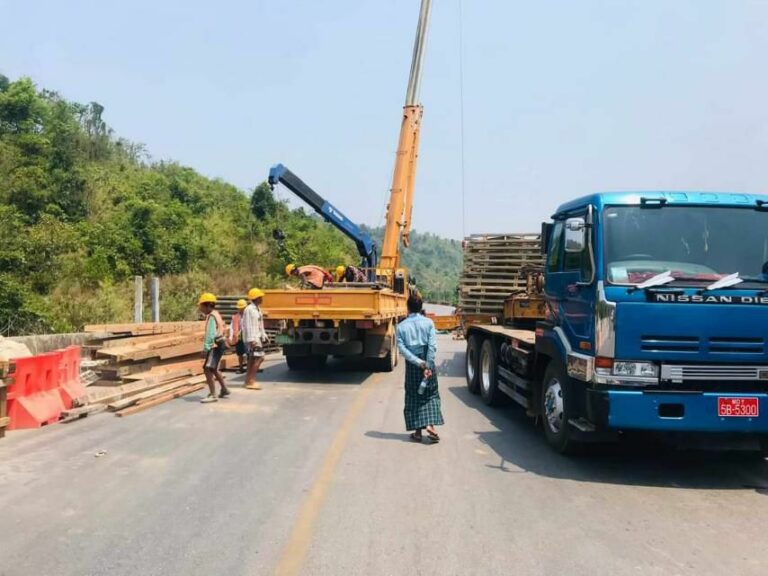 အာရှလမ်းမကြီးရှိ မိုင်းဖောက်ခွဲခံရမှုကြောင့် ပျက်စီးသွားသည့် တံတားအားပြုပြင်မှုများပြု လုပ် ကားများဖြတ်သန်းခွင့်ယာယီရပ်ထား