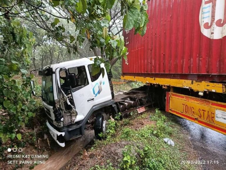 အာရှလမ်းမကြီးတွင် တွဲကား ၂ စီးမျက်နှာချင်း ဆိုင်တိုက်