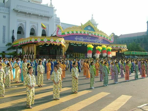 ရန်ကုန်မြို့တော် မဟာသင်္ကြန်ရေသဘင်ဗဟိုမဏ္ဍပ်တွင် ပြိုင်ပွဲဝင်ရန် ယိမ်းအဖွဲ့များအား လျှောက်လွှာခေါ်