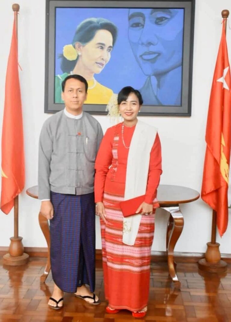 ဒေါ်အောင်ဆန်းစုကြည်အား စွဲဆိုထားသောအမှုအတွက် ဦးဖြိုးမင်းသိန်းနှင့် ဇနီး လာရောက်ထွက်ဆို