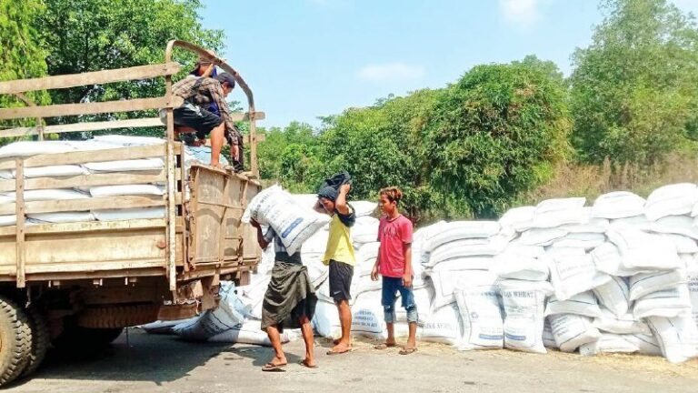 အိန္ဒိယအစိုးရ ထောက်ပံ့သည့် ဆန်နှင့်ဂျုံများအား ရွှေပြည်သာတွင် ပေးဝေ