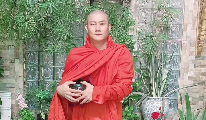 သာသနာ့ဘောင်ထဲ ခေတ္တဝင်ရောက်ခဲ့တဲ့အဆိုတော် အစ္စဏီ ( ခ ) အရှင်ကောဏ်ဠည