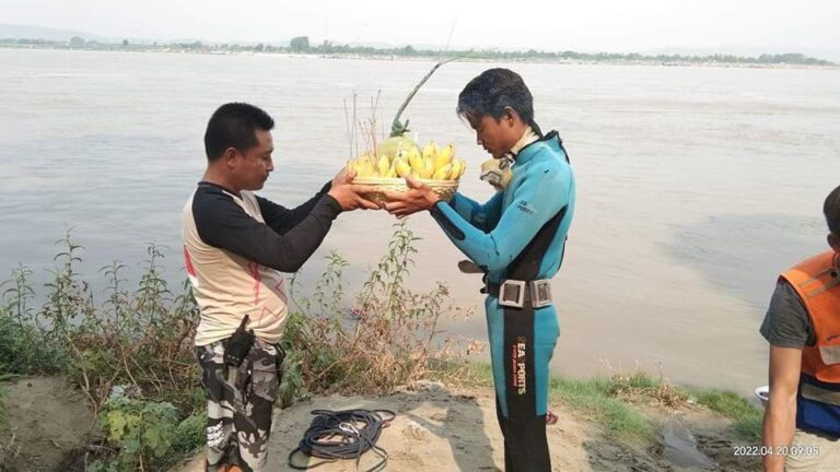 ဧရာဝတီမြစ်အတွင်း ရေဆင်းကူးသည့် အသက်၁၅နှစ်အရွယ် ကလေးတစ်ဦးရေနစ်ပျောက်ဆုံးနေ