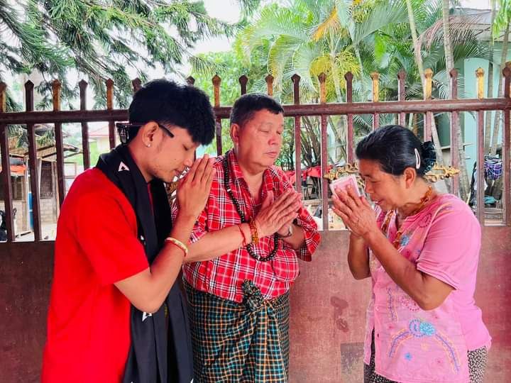 ပန်းမြတ်ဟေမာ တိရစ္ဆာန် ဂေဟာမှာ အာဟာရ ဒါနအတွက်အလှူငွေများလှူဒါန်းခဲ့တဲ့ ဦးမိုးဒီ နဲ့ မိုးစက်