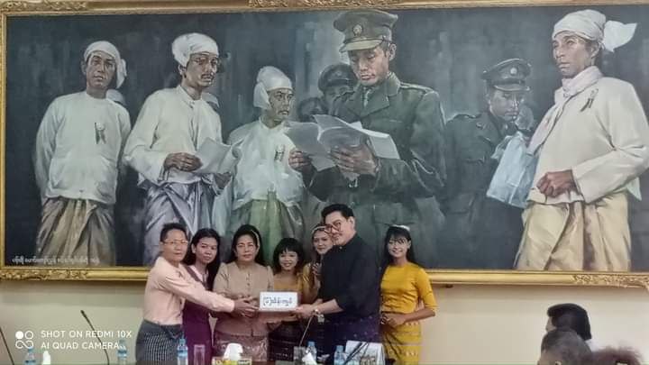 ဆန်ဆီ စားသောက်ကုန် လှူဒါန်းပွဲတွင် ပါဝင်လှူဒါန်းသူများအား ဂုဏ်ပြုလက်မှတ် ပေးအပ်ခြင်းနဲ့ ပညာသင်စရိတ် ထောက်ပံ့ခြင်း အခမ်းအနားကို ရုပ်ရှင်အစည်းအရုံးမှာ ကျင်းပပြုလုပ်