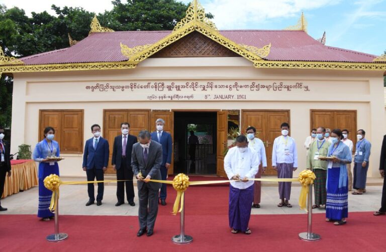 ပြည်ထောင်စုဝန်ကြီးဦးဝဏ္ဏမောင်လွင်နှင့်တရုတ်နိုင်ငံခြားရေးဝန်ကြီးတို့က ပြန်လည်ပြုပြင်မွန်းမံပြီးသည့် ချူအင်လိုင်းတန်ဆောင်းအား ဖဲကြိုးဖြတ်ဖွင့်လှစ်ပေးခဲ့