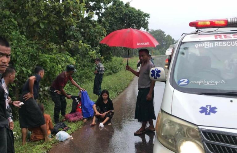 ကော့ကရိတ်မြို့နယ်ရှိ ကော့ကရိတ်-ကျုံဒိုးလမ်းတွင် Hijet ကားနှင့်ဆိုင်ကယ်တိုက် အမျိုးသမီး ၃ ဦးဒဏ်ရာရ