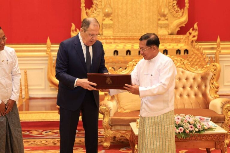 Senior General receives Russian Foreign Minister in Nay Pyi Taw