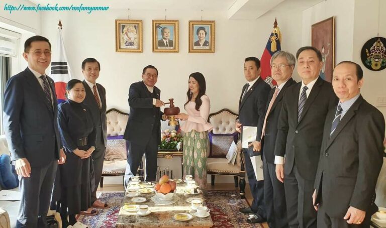 ကိုရီးယားနိုင်ငံဆိုင်ရာ မြန်မာသံအမတ်ကြီးဦးသန့်စင် အာဆီယံကော်မတီ-ဆိုးလ် အစည်းအဝေးနှင့်အလှည့်ကျဥက္ကဋ္ဌတာဝန်လွှဲပြောင်းခြင်း အခမ်းအနားသို့တက်ရောက်