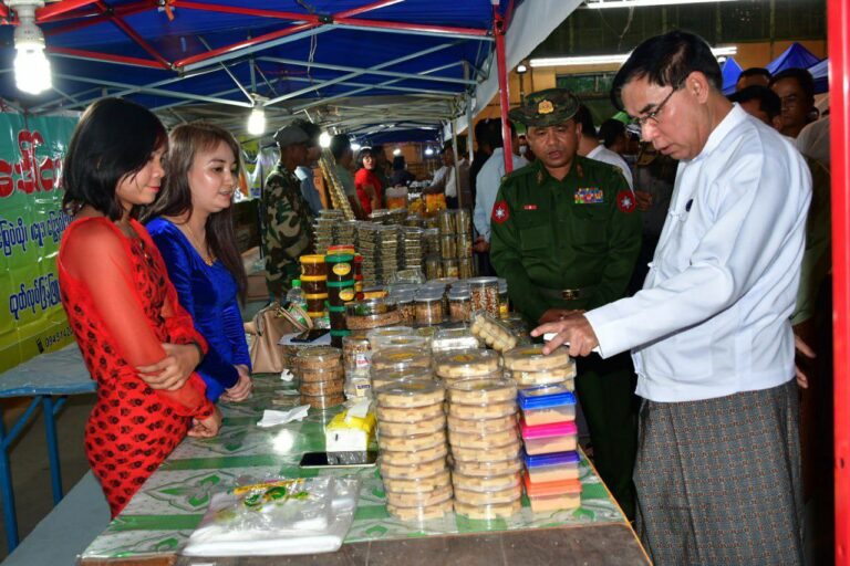 ပြည်မြို့တွင် ဒေသထွက်ကုန်များ ခင်းကျင်းပြသသည့် MSMEs ကုန်စည်ပြပွဲကျင်းပ