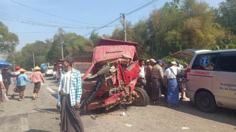 ဥက္ကံမြို့တွင် အဝေးပြေးခရီးသည်တင်ကား၊အုတ်သဲကျောက်တင်ကားနှင့်ဆိုင်ကယ်တိုက် ဆိုင်ကယ်ပေါ်တွင်လိုက်ပါလာသည့် အမျိုးသမီးတစ်ဦးသေဆုံး