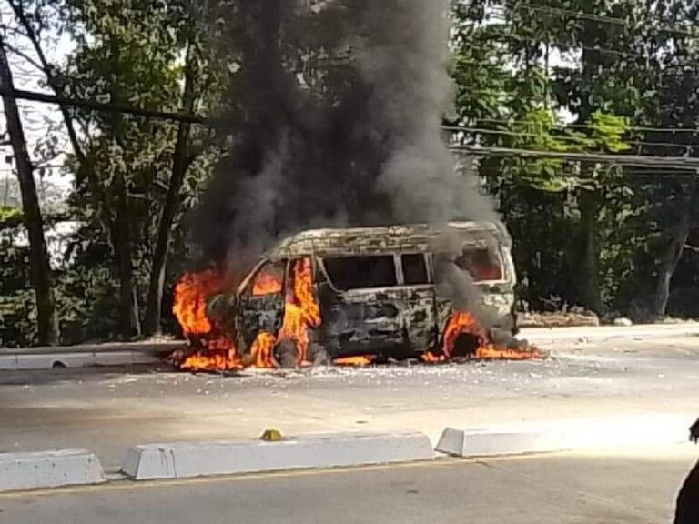 မရမ်းကုန်းမြို့နယ်တွင် ကားတစ်စီးမီးလောင်မှုဖြစ်ပွား