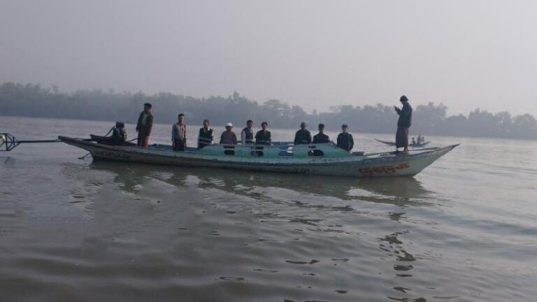 ဘိလပ်မြေအိတ်များတင်လာသည့် ရှပ်ပြေးရေယာဥ်ရေဝင်နစ်မြုပ်၍ ၄ ဦးပျောက်ဆုံးနေမှု မြောင်းမြမြို့နယ်တွင်ဖြစ်ပွား