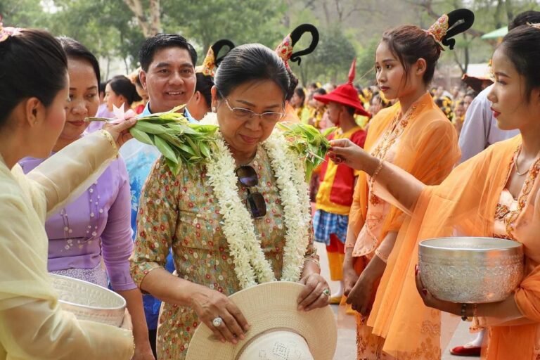 မန္တလေးတပ်နယ်ရှိ မိသားစုရေသဘင်မဏ္ဍပ်များတွင် နစက ဥက္ကဋ္ဌ၏ဇနီး ကြည့်ရူ့အားပေး