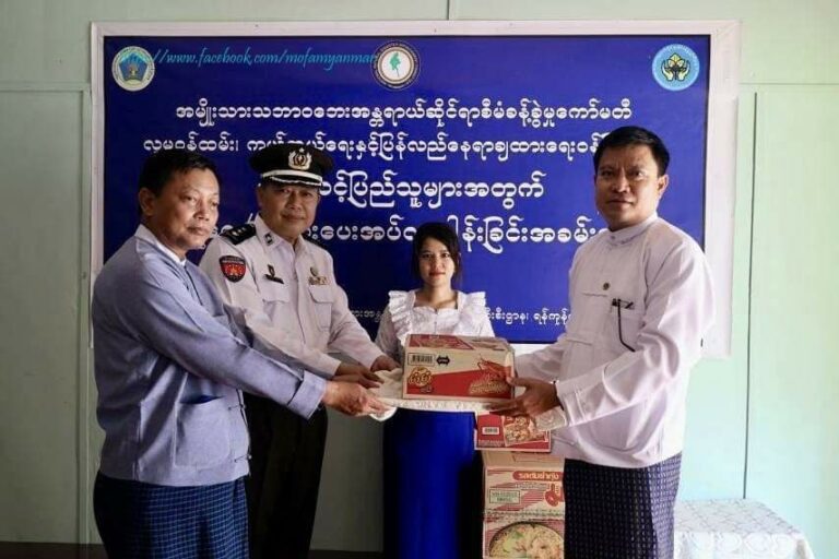 “မိုချာ” မုန်တိုင်းဒဏ်ခံစားရနိုင်သည့် မြန်မာပြည်သူများအတွက် ထိုင်းနိုင်ငံရောက် မြန်မာများမှ အသင့်စားခေါက်ဆွဲခြောက်ထုပ်များလှူဒါန်း