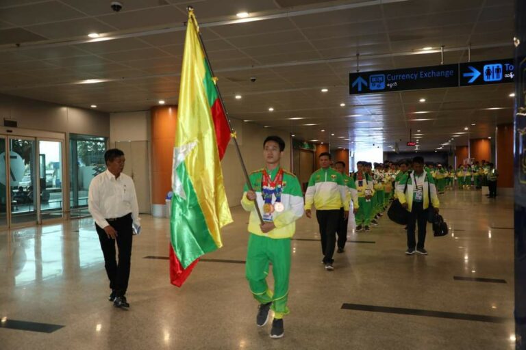 ဆီးဂိမ်းတွင် ယှဉ်ပြိုင်ပြီး နိုင်ငံ့ဂုဏ်ဆောင်ခဲ့ကြသည့် အားကစားသမားများ ပြန်လည် ရောက်ရှိလာ