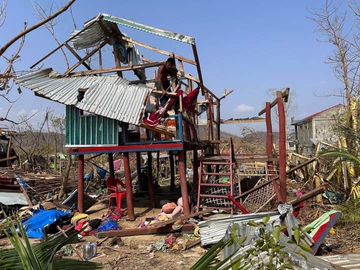 မုန်တိုင်းဒဏ်သင့် ရခိုင်ပြည်နယ်ကို လူသားချင်းစာနာမှုဆိုင်ရာအကူအညီများ စတင်ပံ့ပိုးနေပြီဟုဆို