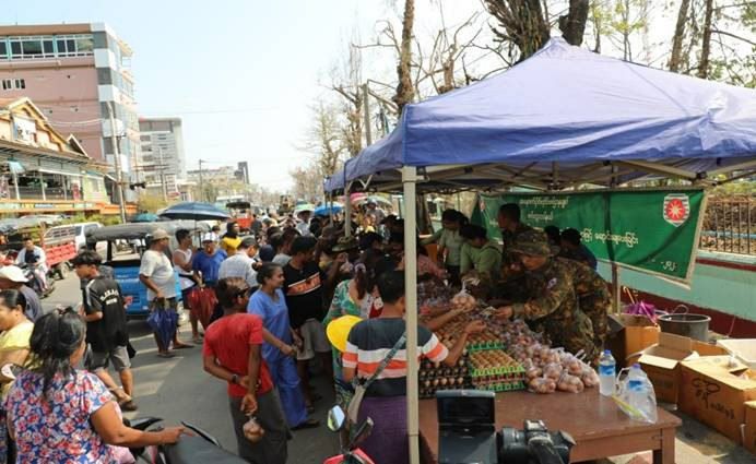 စစ်တွေမြို့၌ ဆန်၊ဆီ၊ဆား၊ကြက်ဥ၊ဟင်းသီးဟင်းရွက်များနှင့်စားသောက်ကုန်များကို ဈေးနှုန်းသက်သာစွာဖြင့်ရောင်းချပေး