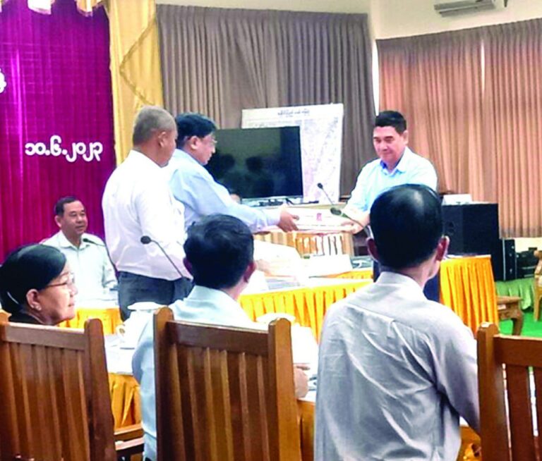 “မိုခါ”မုန်တိုင်းဒဏ်သင့်ပြည်သူများအတွက် စက်မှုဝန်ကြီးဌာန၊မြန်မာ့ဆေးဝါးလုပ်ငန်းမှထုတ်လုပ်သည့် ကျပ်သိန်း ၁၀၀ တန်ဖိုးရှိဆေးဝါးများလှူဒါန်း