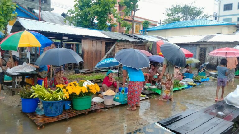 မုန်တိုင်းဒဏ်ကြောင့် ယာယီပိတ်ထားသည့် ရသေ့တောင်မြို့မစျေးအား ပြန်လည်ဖွင့်လှစ်