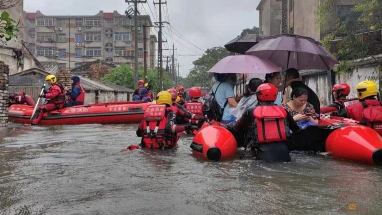 တရုတ်နိုင်ငံ၌မိုးပိုမိုရွာသွန်းနိုင်သဖြင့် လူပေါင်း ၄၀,၀၀၀ ကျော်အား ဘေးလွတ်ရာသို့ရွှေ့ပြောင်းပေးနေရဟုဆို