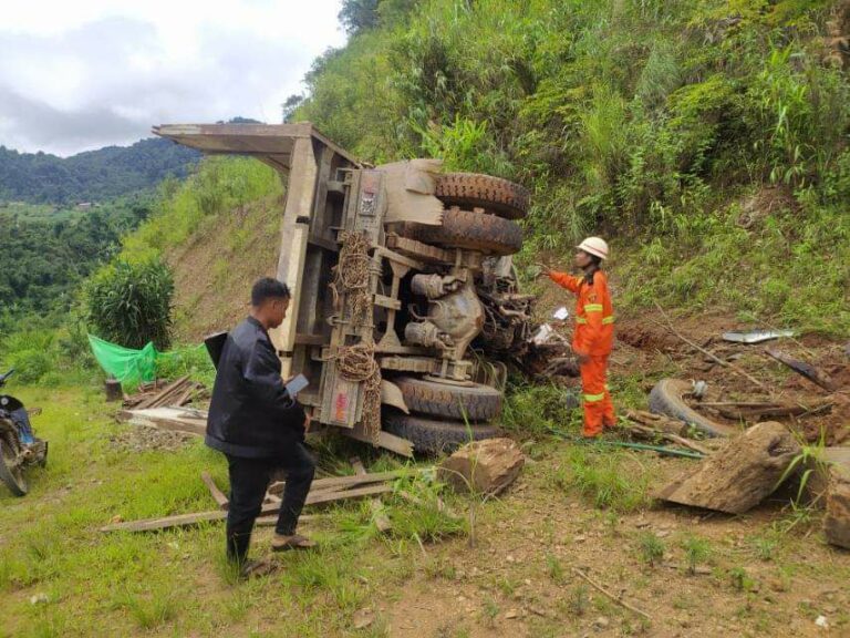 လဟယ်မြို့တွင် ကားတစ်စီး ဘရိတ်ရှူးပေါက်၍ တိမ်းမှောက်ပြီး အမျိုးသား (၁) ဦးသေဆုံး၊ လူ (၇) ဦးဒဏ်ရာရ