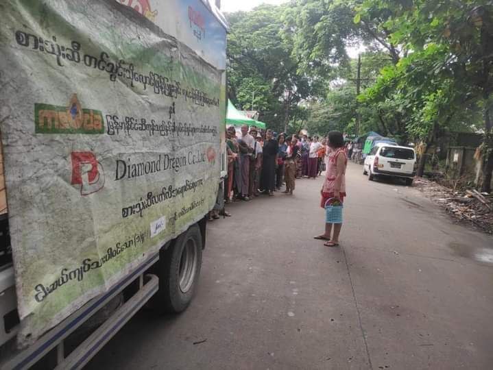 ပြင်ပစားအုန်း‌ဆီဈေးနှုန်း ပြန်လည်မြင့်တက်နေသဖြင့် စားအုန်းဆီတင်သွင်းသည့် ကုမ္ပဏီများက ဆီ တစ်ပိဿာကျပ်(၄၄၅၀)ဖြင့် ရောင်းပေး