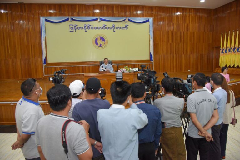 ကျပ်နှစ်သောင်းတန်ကြောင့် ငွေကြေးဖောင်းပွမှုမဖြစ်နိုင်ဟု ဗဟိုဘဏ် ညွှန်ချုပ် ပြောကြား