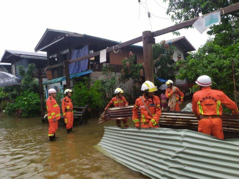 ကျိုက်မရောတွင် မိုးသည်းထန်စွာရွာသွန်းကာ လေပြင်းတိုက်ခတ်၍ နေအိမ်များအမိုးလန်ပျက်စီးမှုဖြစ်ပေါ်