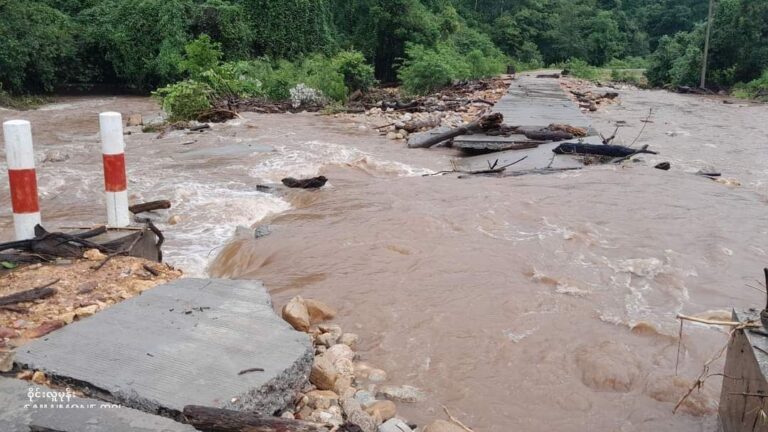 မြဝတီ – ဘားအံ ဖြတ်လမ်းဖြစ်သည့် ထို့ကော်ကိုး/ ကျော်ကို့လမ်းပိုင်းပါ ယနေ့နံနက်ပိုင်းတွင် တောင်ကျရေကြောင့် ပျက်စီးသွား 