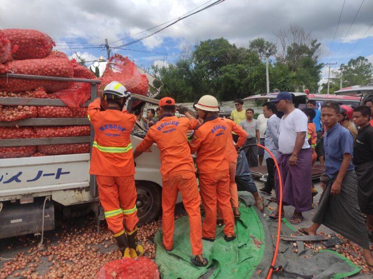 မုံရွာ-မန္တလေးလမ်းပေါ်တွင် တွဲကားအား Canter ကားက နောက်မှဝင်တိုက်၊အမျိုးသား (၂) ဦး သေဆုံး