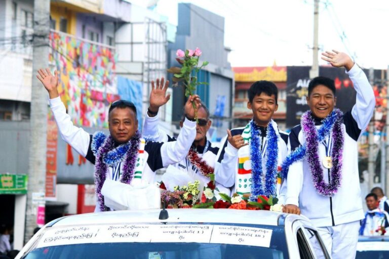 မြန်မာ ယူ ၁၅ လိဂ်ပြိုင်ပွဲ မြန်မာပြည်ချန်ပီယံ ရှမ်း(တောင်) အသင်းကို ဒေသခံများက ဂုဏ်ပြုကြိုဆို