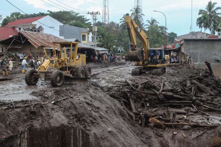 အင်ဒိုနီးရှား ရေဘေးကြောင့်သေဆုံးသူ ၅၂ ဦးအထိရှိလာ