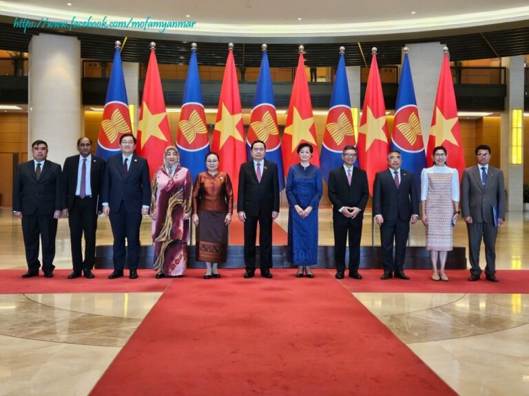 ဗီယက်နမ် အမျိုးသားလွှတ်တော် ဥက္ကဋ္ဌသစ်မှ သံရုံးအကြီးအကဲများအား လက်ခံတွေ့ဆုံသည့် အခမ်းအနားသို့ မြန်မာသံရုံးယာယီတာဝန်ခံ တက်ရောက်