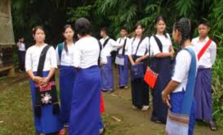 တက္ကသိုလ်ဝင်တန်း စာမေးပွဲကျသူများ Pre–College တက်၍ မွန်အမျိုးသားကောလိပ်တွင် ဆက်လက်ပညာသင်ကြားနိုင်