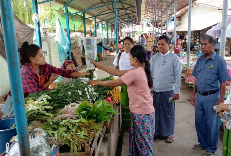 မကွေးတိုင်းအတွင်းရှိ စည်ပင်သာယာမြို့မ ဈေးများ၌ အပတ်စဉ် တနင်္လာနေ့ကို ပလတ်စတစ် ကြွတ်ကြွတ်အိတ် သုံးစွဲမှုလျှော့ချရေးနေ့အဖြစ် သတ်မှတ်ပြီး အသိပညာပေးနေ