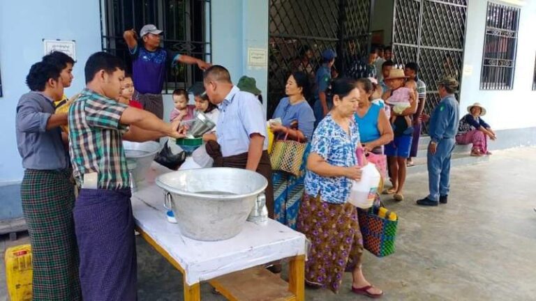 ပြင်ပစားအုန်းဆီဈေးကြောင့် မုံရွာမြို့ရှိ ဆီကြော်လုပ်ငန်းများအခက်တွေ့