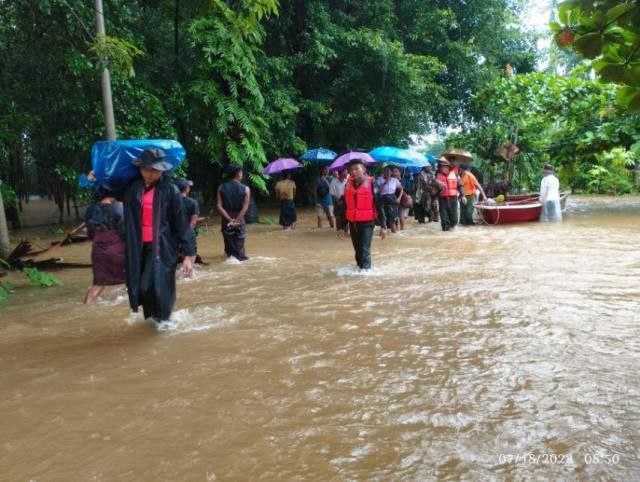 မိုးသည်းထန်စွာရွာသွန်းမှုကြောင့် ရေး၊ သံဖြူဇရပ်နှင့် ချောင်းဆုံတွင် ရေကြီးနေ