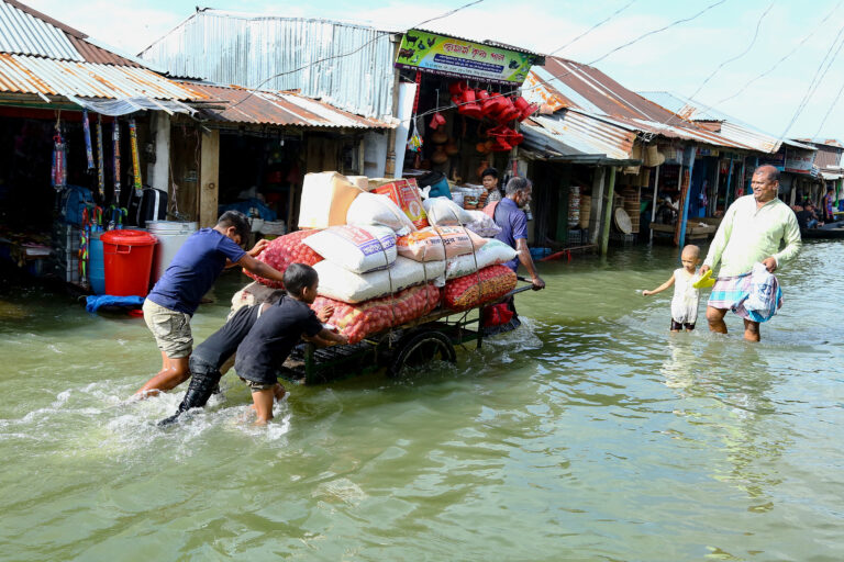 ဘင်္ဂလားဒေ့ရှ်၌ ရေကြီးရေလျှံ၊ လူရှစ်ဦး‌ေ-သဆုံးကာ သန်းချီ၍ထိခိုက်