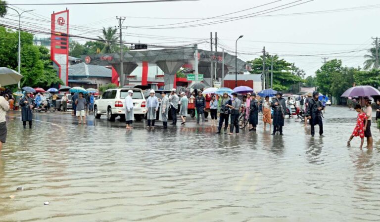 မြစ်ကြီးနားတွင် ရေကြီးရေလျှံမှုကြောင့် ရေဘေးရှောင်စခန်း (၃၇) ခုထိ ဖွင့်လှစ်ခဲ့ရ