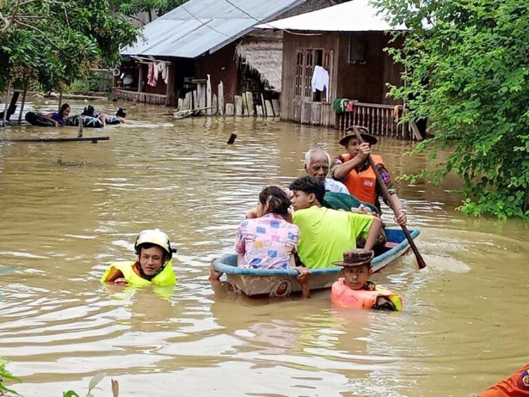 ရွှေကူမြို့နယ်ရှိ ရေဘေးသင့်ပြည်သူများအား ကူညီကယ်ဆယ်ရေးလုပ်ငန်းများနှင့် အခြေခံစားသောက်ကုန်များ ထောက်ပံ့ပေး